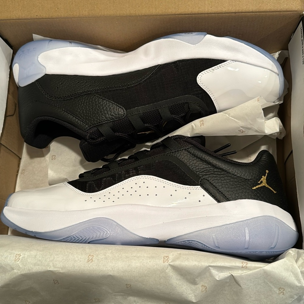 Air Jordan 11 Comfort Low Men’s size 12